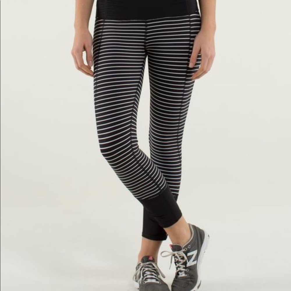 🚫SOLD🚫  Lululemon Runday crops.